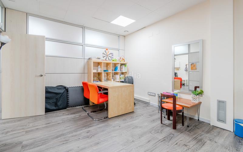 Foto fc86b34d-3161-4043-bff0-793b1f4eb33c. Local comercial inversión garantizada local en Montilivi alquilado y con rentabilidad inmediata en Girona