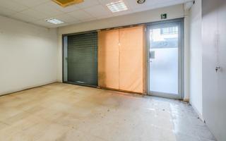 Local Comercial  Castell solterra. Local en venta en montilivi, girona, con 5 salas y 2 baños, con