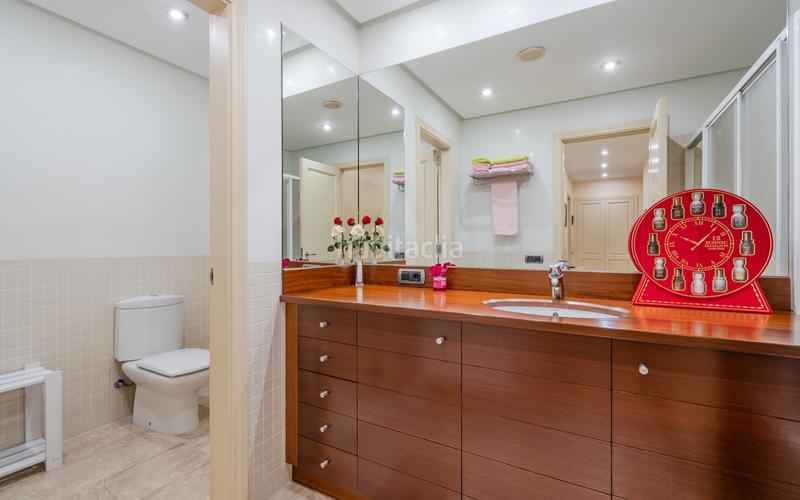 Foto c8b6e9ac-2472-45c2-b91a-1cb6bee5f741. Casa con riscaldamento parcheggio piscina in Bisbal d´Empordà (La)