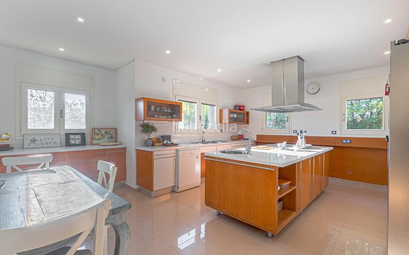 Foto 0f3e99fc-1596-4d17-af72-f83d554bff31. Casa amb calefacció aparcament piscina a Golf-Can Trabal Sant Cugat del Vallès