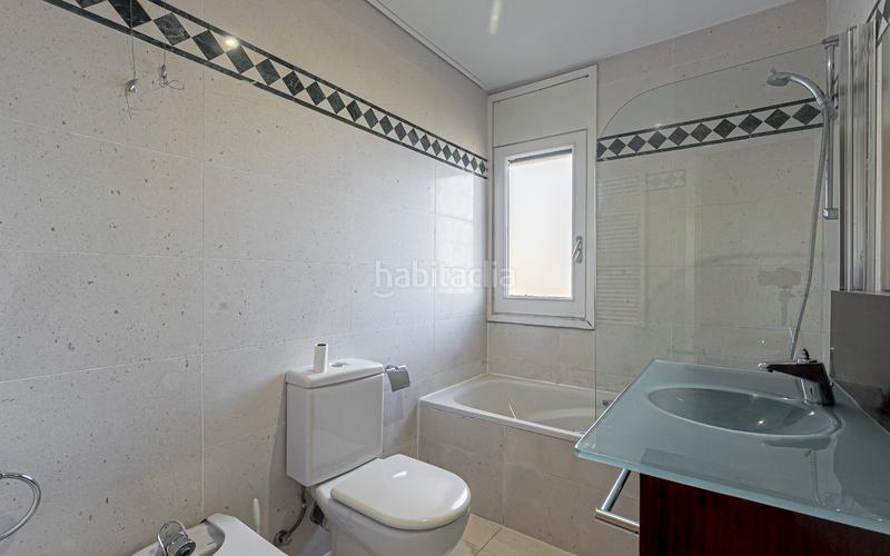 Foto bc34a7a7-4ce8-4528-9a28-76482cab3d23. Casa amb calefacció aparcament piscina a Golf-Can Trabal Sant Cugat del Vallès