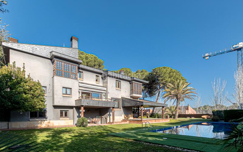 Foto bd65c5c9-b743-4f46-8428-444c30af7cec. Casa amb calefacció aparcament piscina a Golf-Can Trabal Sant Cugat del Vallès