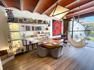 House  Pau marsal. Casa unifamiliar con parking, trastero, patio y terrazas en el c