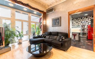 Piso  Casanova. Piso de 5 habitaciones, 2 salones y terraza, en el centro de man