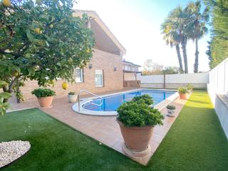Maison à Molins de Rei. Chalet unifamiliar con jardín y piscina en molins de rei, a 20 m