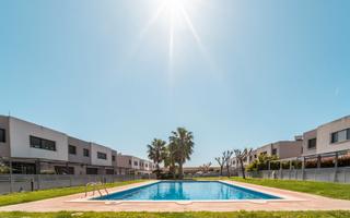 House  Eixermades. Casa en venta en montroig del camp con 3 habitaciones y piscina
