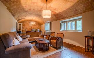 Casa a Forallac. Masía en venta con 8 habitaciones, terreno y piscina, en el cora