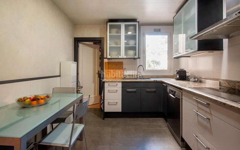 Foto f886db73-bf19-43bd-ad72-fd4769ee699a. Piso  en venta en sant gervasigalvany con 6 habitaciones y terraza, en Barcelona