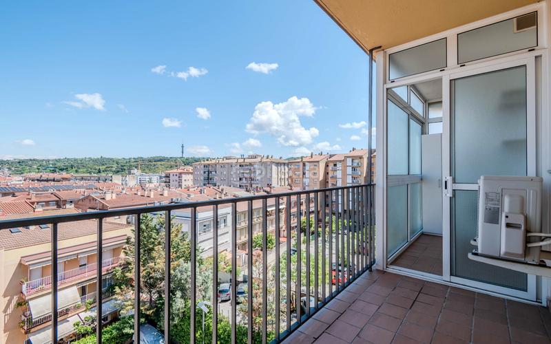 Foto 40ca71cd-5490-4e5d-8f96-a90ebecc2d0a. Dúplex  con vistas panorámicas y garaje en la tranquila zona de lluis pericot. en Girona