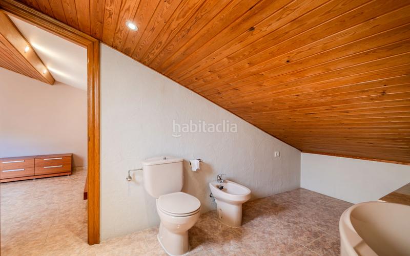 Foto a7cf5f9d-5a22-439a-b92b-22d1a9ba963d. Dúplex  con vistas panorámicas y garaje en la tranquila zona de lluis pericot. en Girona