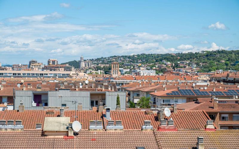 Foto a82cc824-ccc1-4959-9a93-654c2282a3d0. Dúplex  con vistas panorámicas y garaje en la tranquila zona de lluis pericot. en Girona