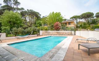 Casa  Brugueres. Magnfico chalet con 6 habitaciones, jardn y piscina, en quart