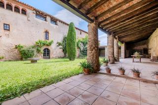 Masia  Sala d'amunt. Masía en venta en foixà, con 10 habitaciones y gran terreno edif