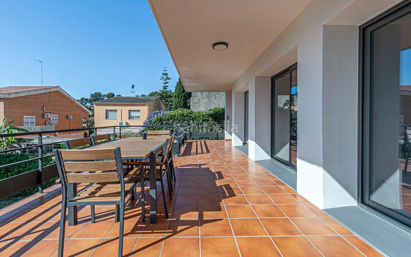 Foto 202d97ad-b8e2-4a26-9107-8a10156417a4. Casa con riscaldamento parcheggio piscina in Montmar Castelldefels