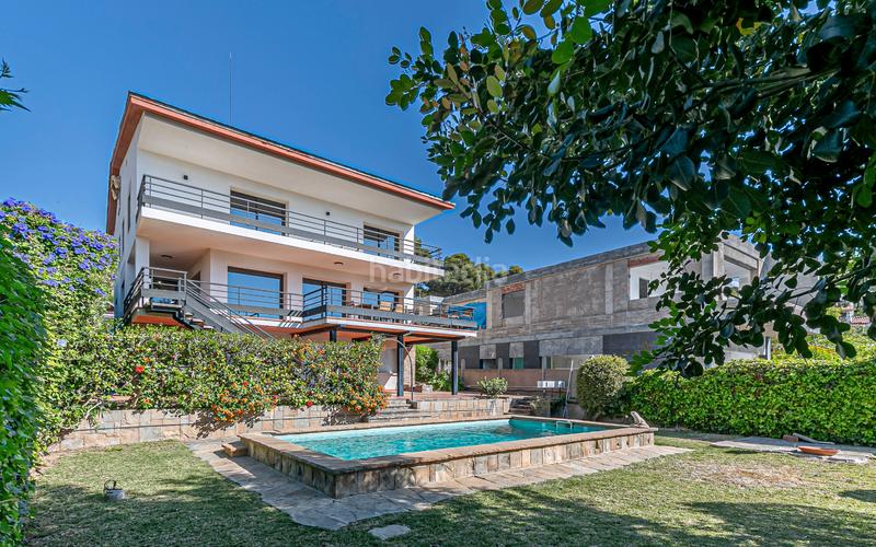 Foto 8b8a59de-3de8-4300-b6bc-c64ed0b4d851. Casa con riscaldamento parcheggio piscina in Montmar Castelldefels