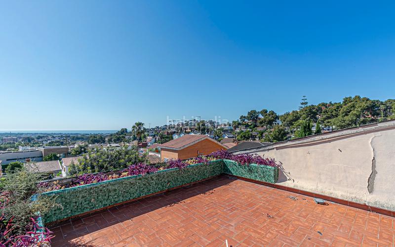 Foto aaaeca59-6258-4b6e-b91f-95123c910c04. Casa con riscaldamento parcheggio piscina in Montmar Castelldefels