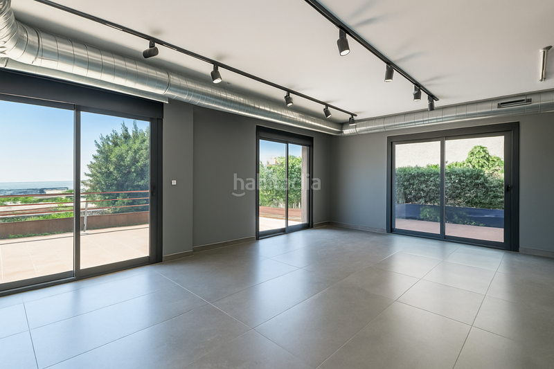 Foto af392e0a-945c-4611-bcb5-4e25581b2d82. Casa con riscaldamento parcheggio piscina in Montmar Castelldefels