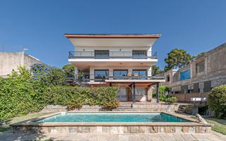 Casa a Montmar. Casa en venta en castelldefels con 7 habitaciones, jardn y pisc