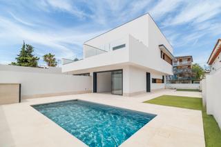 Maison  Garbí. Casa en venta en castelldefels con 3 habitaciones, jardín y pisc