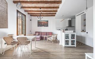 Rent Flat  Sardenya. Piso de alquiler temporal amueblado con 3 habitaciones en una fi