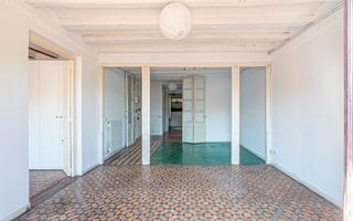 Pis  Xuclà. Piso en venta en el raval con 3 habitaciones y 3 balcones, barce
