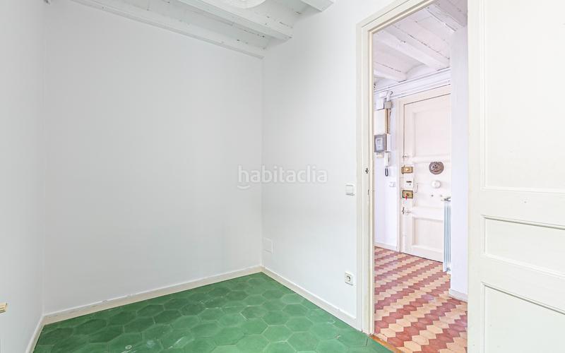 Foto 518bd64e-46a3-4d87-a068-16c759f275aa. Piso  en venta en el Raval con 3 habitaciones y 3 balcones, en Barcelona