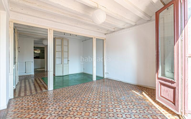 Foto 658ef91b-eabd-46b3-a3a5-a485910888f1. Piso  en venta en el Raval con 3 habitaciones y 3 balcones, en Barcelona