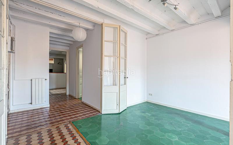 Foto 6bb5ee01-7d3f-44a3-8a5a-5fcf79433376. Piso  en venta en el Raval con 3 habitaciones y 3 balcones, en Barcelona