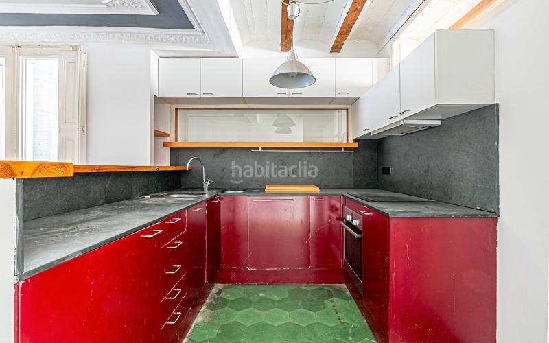 Foto 765449e4-fa17-4118-ba83-6b7fd684cd97. Piso  en venta en el Raval con 3 habitaciones y 3 balcones, en Barcelona