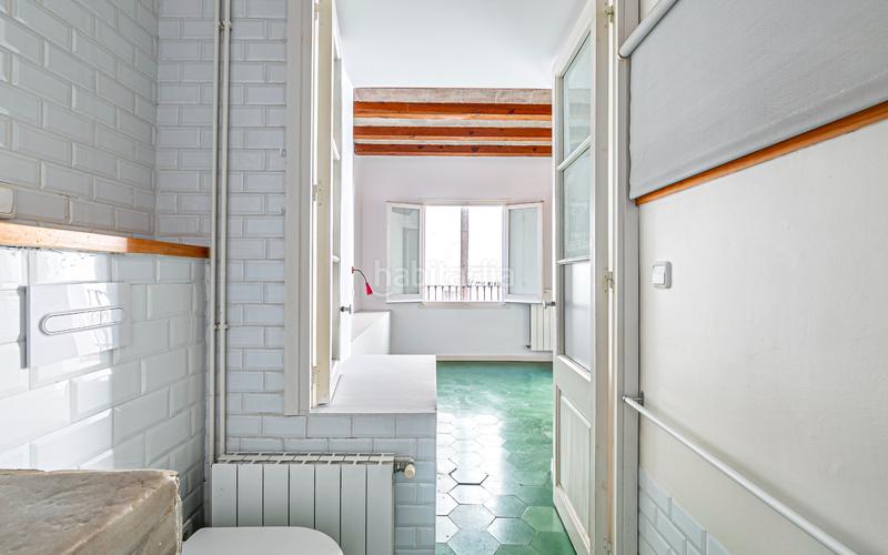 Foto 768374aa-49c3-4d44-bfaa-e7c788763c4b. Piso  en venta en el Raval con 3 habitaciones y 3 balcones, en Barcelona