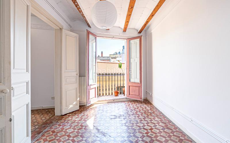 Foto 81628676-3c28-4515-b618-62b404e297b6. Piso  en venta en el Raval con 3 habitaciones y 3 balcones, en Barcelona