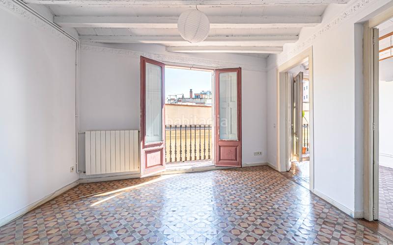 Foto a6740249-d494-453c-b709-7616032624b0. Piso  en venta en el Raval con 3 habitaciones y 3 balcones, en Barcelona