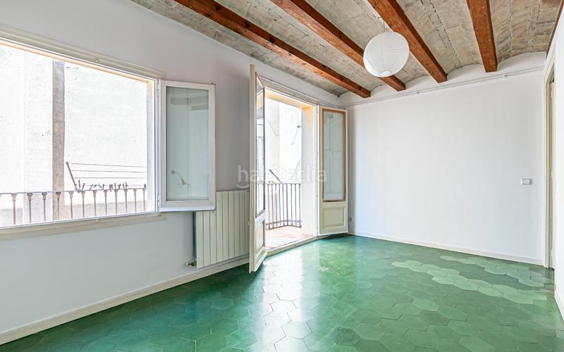 Foto b8c28ddc-4ce3-42be-8886-cb0e47cdf06a. Piso  en venta en el Raval con 3 habitaciones y 3 balcones, en Barcelona
