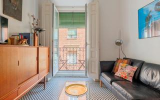 Lloguer Pis  Tres peces. Piso en alquiler en lavapiés con 2 habitaciones dobles y balcón