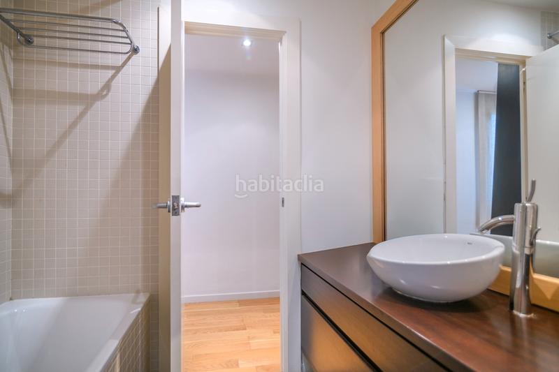 Foto 16d8a8d9-9ba2-4d82-b5be-93c74d9a7c89. Piso  en venta en la nova esquerra de leixample con 3 habitaciones y balcón, en Barcelona