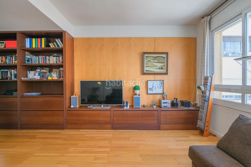 Foto b13518f2-b4cd-4042-8050-c405e9c6f850. Piso  en venta en la nova esquerra de leixample con 3 habitaciones y balcón, en Barcelona