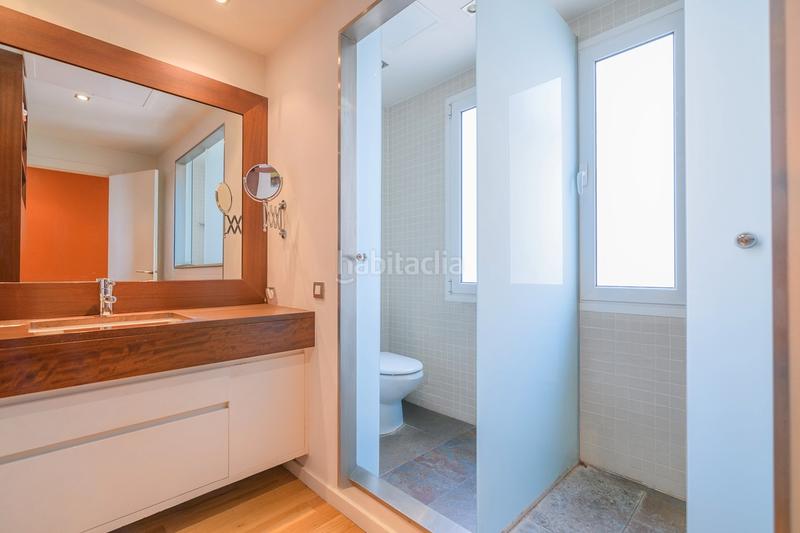 Foto bd8eab75-c3db-4ac2-af46-ba1f7554c287. Piso  en venta en la nova esquerra de leixample con 3 habitaciones y balcón, en Barcelona