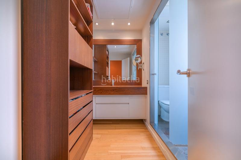 Foto bed26dab-5fec-4f86-a31c-c193a088d25e. Piso  en venta en la nova esquerra de leixample con 3 habitaciones y balcón, en Barcelona