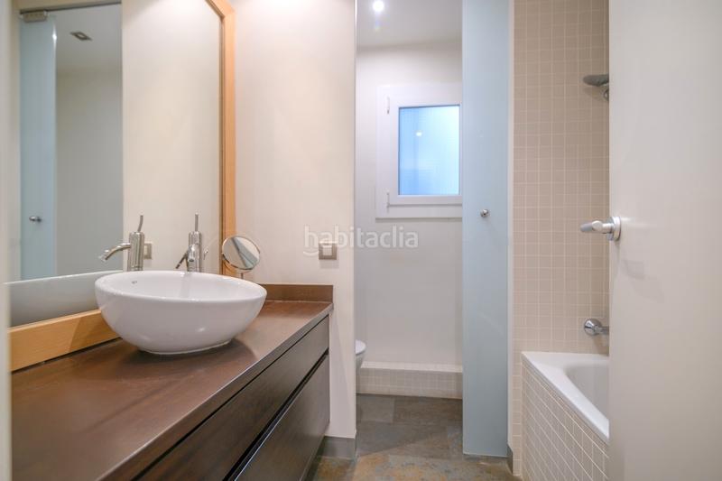 Foto dec12e70-fc1b-46b3-9ccb-1c1960aeff7e. Piso  en venta en la nova esquerra de leixample con 3 habitaciones y balcón, en Barcelona