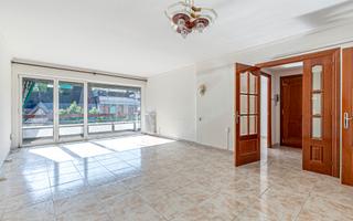 Pis  Pere iii. Piso en venta en manresa con 5 habitaciones y terraza, barcelona