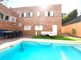 Lloguer Casa  Diagonal. Casa en alquiler en castelldefels con 3 dormitorios y piscina, b