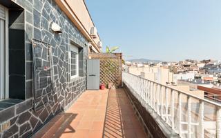 Attique  Prat de la manta. Ático  de 85 m2   de 3 habitaciones con terraza   delante centro