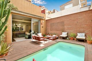 Pis  Blasco de garay. Piso en venta en el poblesec con 2 habitaciones, terraza y pisci