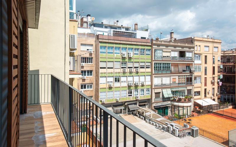 Foto 27da7dc9-154f-4bac-9219-d79549b2459c. Alquiler ático  en alquiler de temporada en lantiga esquerra de leixample con 3 habitaciones, 2 baños y una gran terraza, en Barcelona