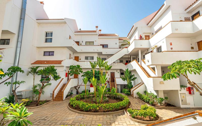 Foto 52458c9a-1d52-45f0-98a3-4f444e270ff3. Dúplex ático dúplex en venta en Los Cristianos con 2 habitaciones, 2 terrazas y piscina comunitaria, en Arona