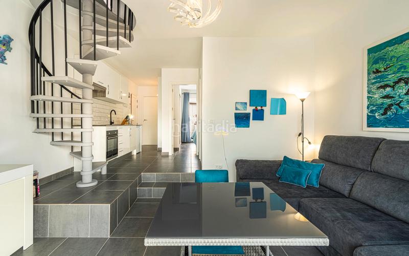 Foto 6c60b1e7-b32a-4b30-9589-cfd0e98263d9. Dúplex ático dúplex en venta en Los Cristianos con 2 habitaciones, 2 terrazas y piscina comunitaria, en Arona