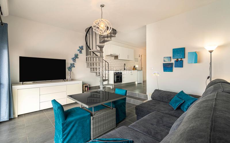 Foto 9799c5dd-9859-46be-ac71-f013396326ca. Dúplex ático dúplex en venta en Los Cristianos con 2 habitaciones, 2 terrazas y piscina comunitaria, en Arona