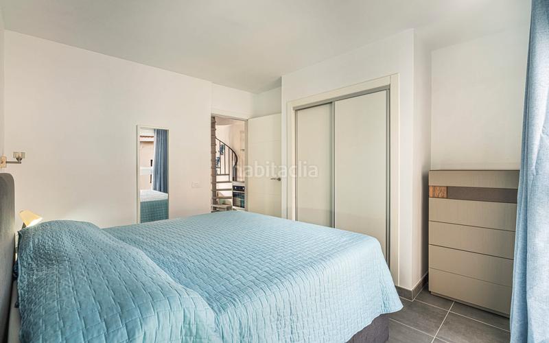 Foto b3a6691e-dbe5-40b8-be99-d17d58c55d78. Dúplex ático dúplex en venta en Los Cristianos con 2 habitaciones, 2 terrazas y piscina comunitaria, en Arona