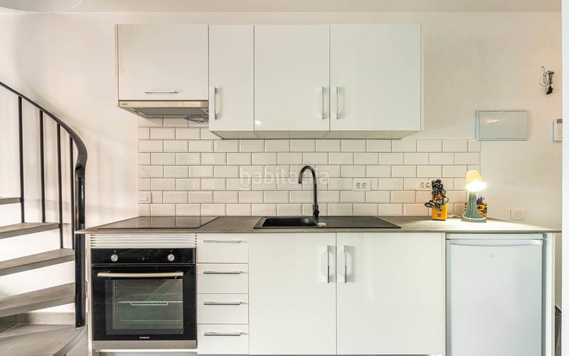 Foto c31c8b8d-8dce-4fcf-a8d3-26f9e3cc07b9. Dúplex ático dúplex en venta en Los Cristianos con 2 habitaciones, 2 terrazas y piscina comunitaria, en Arona