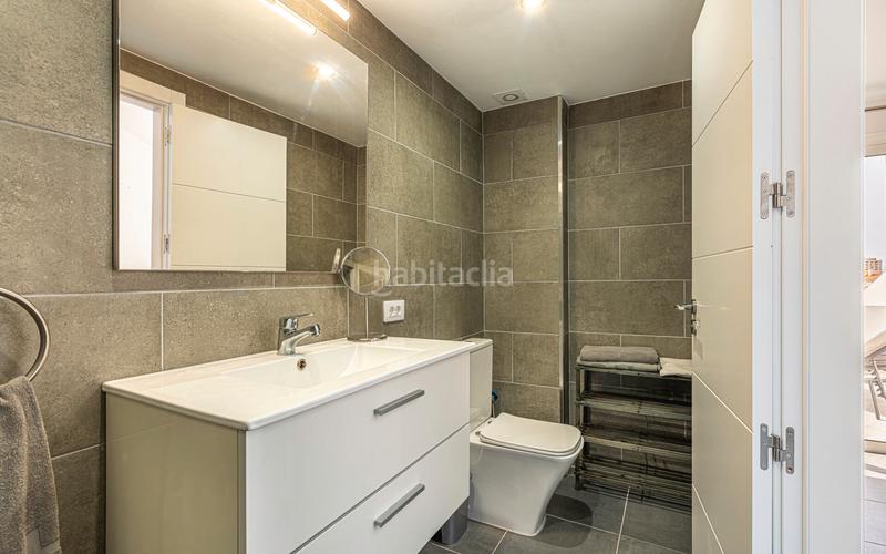 Foto c474f963-4623-4f22-96e2-4de58084774c. Dúplex ático dúplex en venta en Los Cristianos con 2 habitaciones, 2 terrazas y piscina comunitaria, en Arona